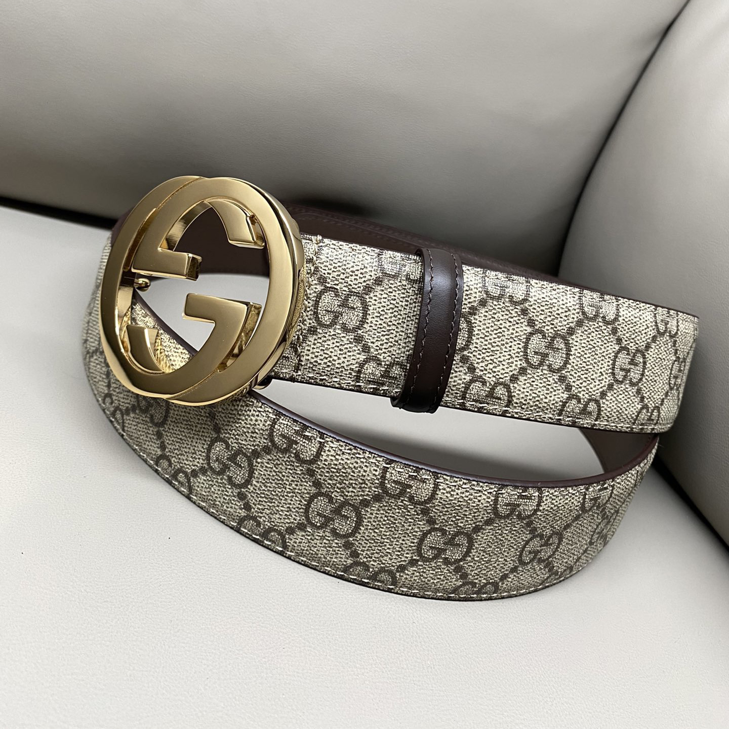 Gucci Leather It Has A Thick Touch With Clear And Distinct Printing Patterns It Is A Fashionable And Classic Men's Belt A Designer Belt A Casual And Smooth Buckle Belt For Both Women And Men With A Width Of 4.0cm And With Box