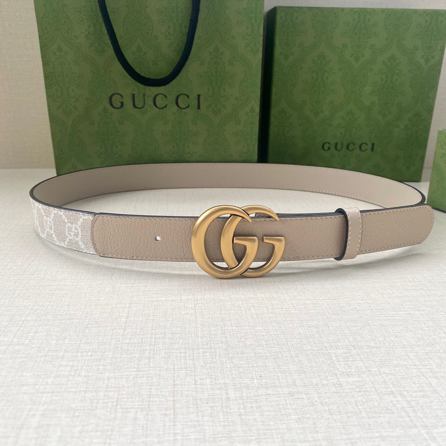 Gucci Leather It Has A Thick Touch With Clear And Distinct Printing Patterns It Is A Fashionable And Classic Men's Belt A Designer Belt A Casual And Smooth Buckle Belt For Both Women And Men With A Width Of 4.0cm And With Box