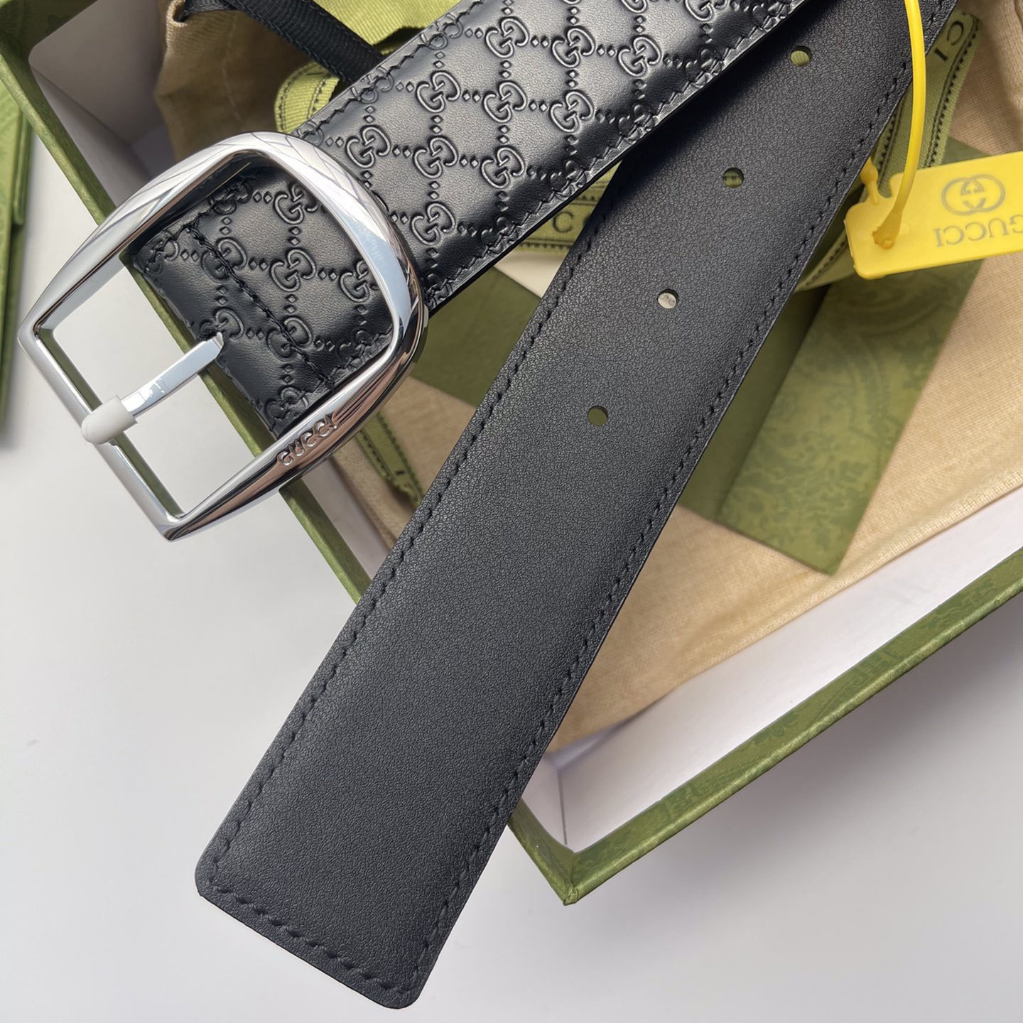 Gucci Leather It Has A Thick Touch With Clear And Distinct Printing Patterns It Is A Fashionable And Classic Men's Belt A Designer Belt A Casual And Smooth Buckle Belt For Both Women And Men With A Width Of 4.0cm And With Box