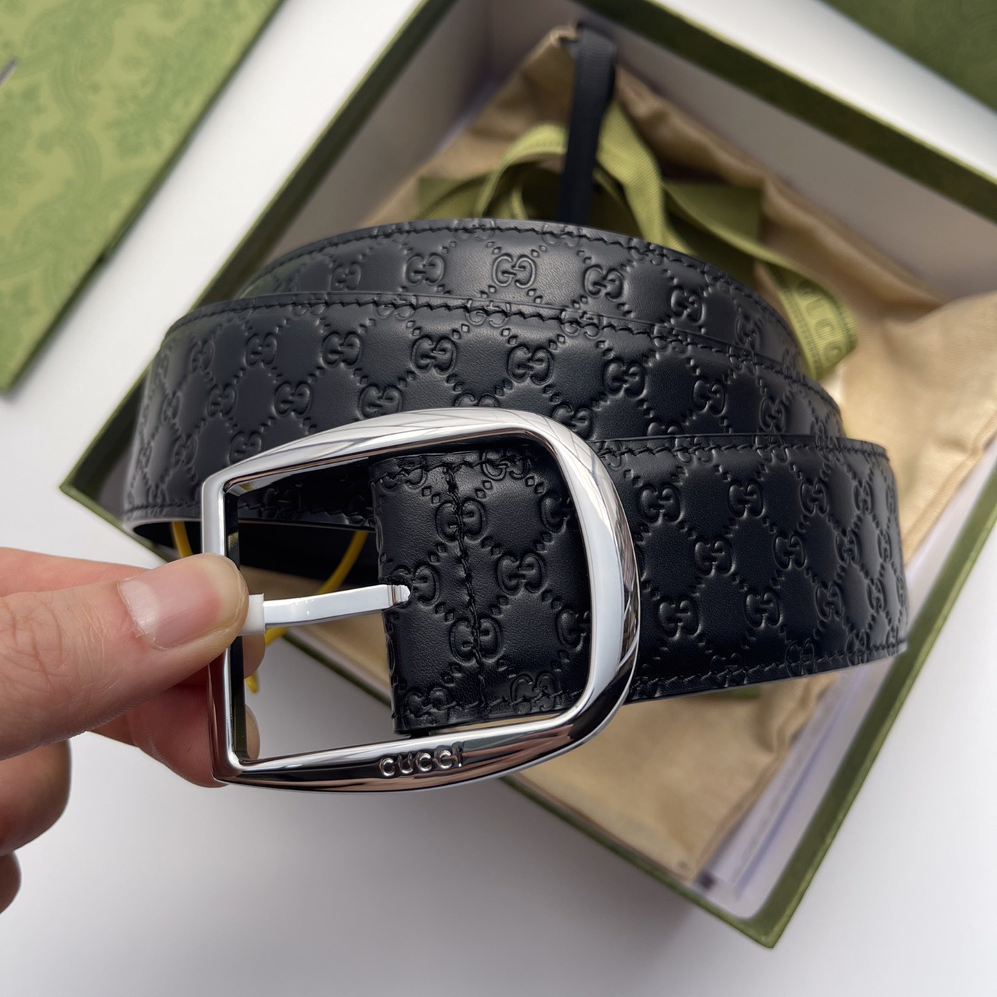Gucci Leather It Has A Thick Touch With Clear And Distinct Printing Patterns It Is A Fashionable And Classic Men's Belt A Designer Belt A Casual And Smooth Buckle Belt For Both Women And Men With A Width Of 4.0cm And With Box