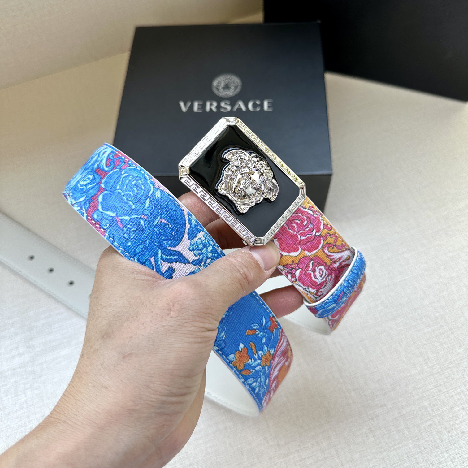 Versace Leather It Has A Thick Touch With Clear And Distinct Printing Patterns It Is A Fashionable And Classic Womens Belt A Designer Belt A Casual And Smooth Buckle Belt For Women With A Width Of 4.0cm And With Box