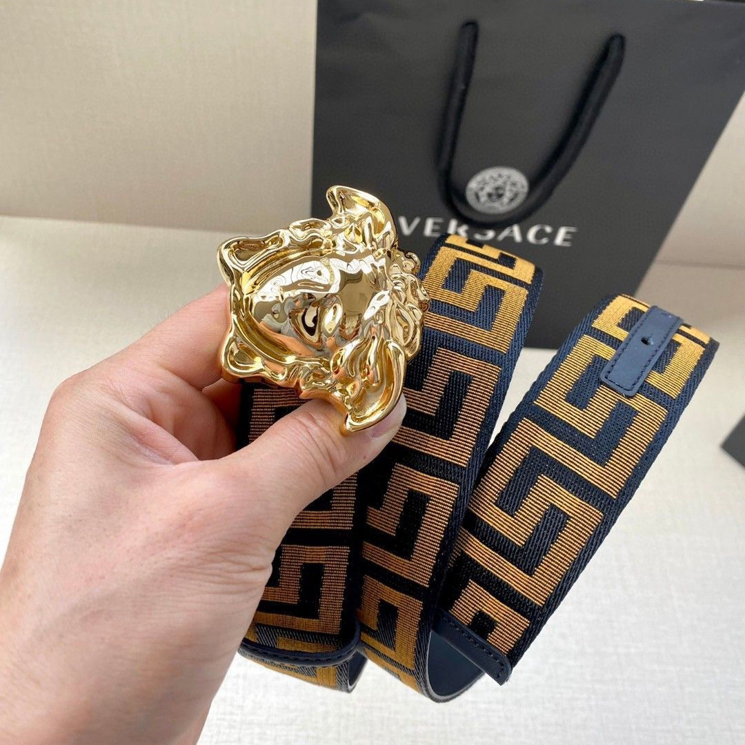 Versace Leather It Has A Thick Touch With Clear And Distinct Printing Patterns It Is A Fashionable And Classic Men's Belt A Designer Belt A Casual And Smooth Buckle Belt For Both Women And Men With A Width Of 4.0cm And With Box