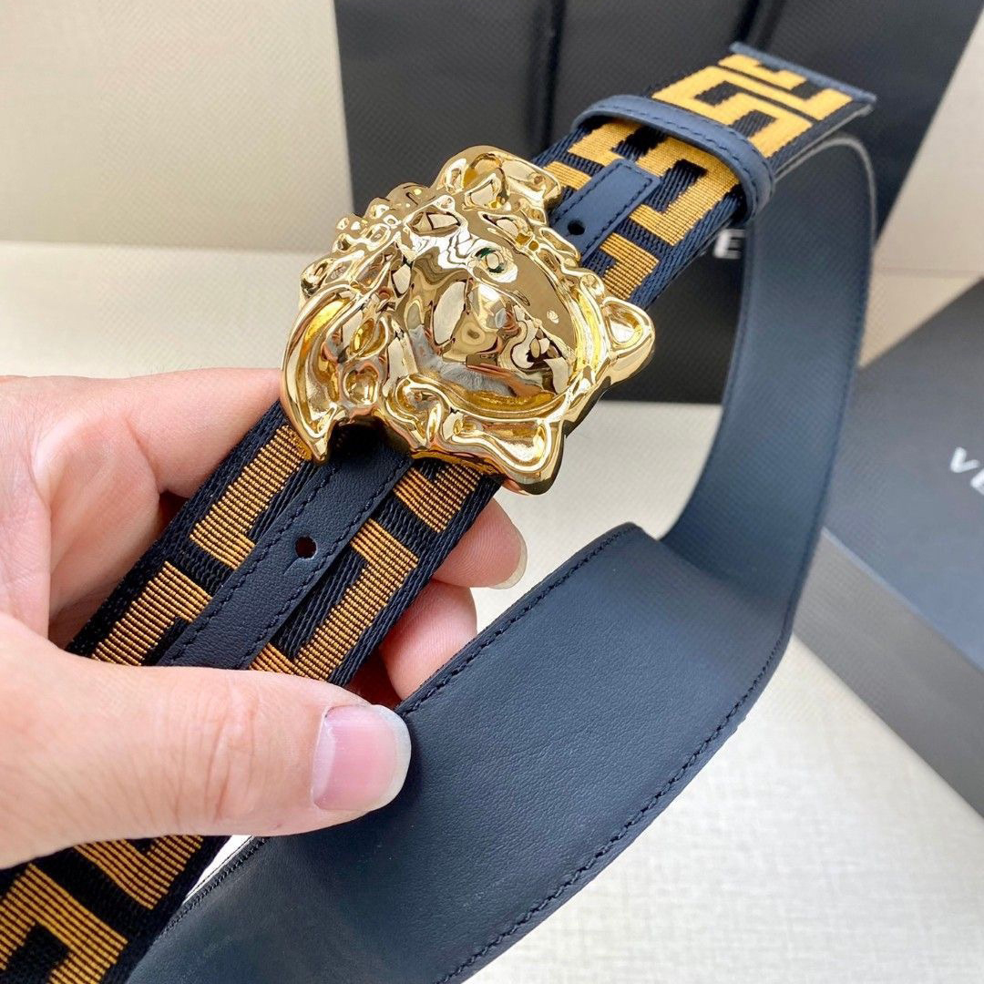 Versace Leather It Has A Thick Touch With Clear And Distinct Printing Patterns It Is A Fashionable And Classic Men's Belt A Designer Belt A Casual And Smooth Buckle Belt For Both Women And Men With A Width Of 4.0cm And With Box