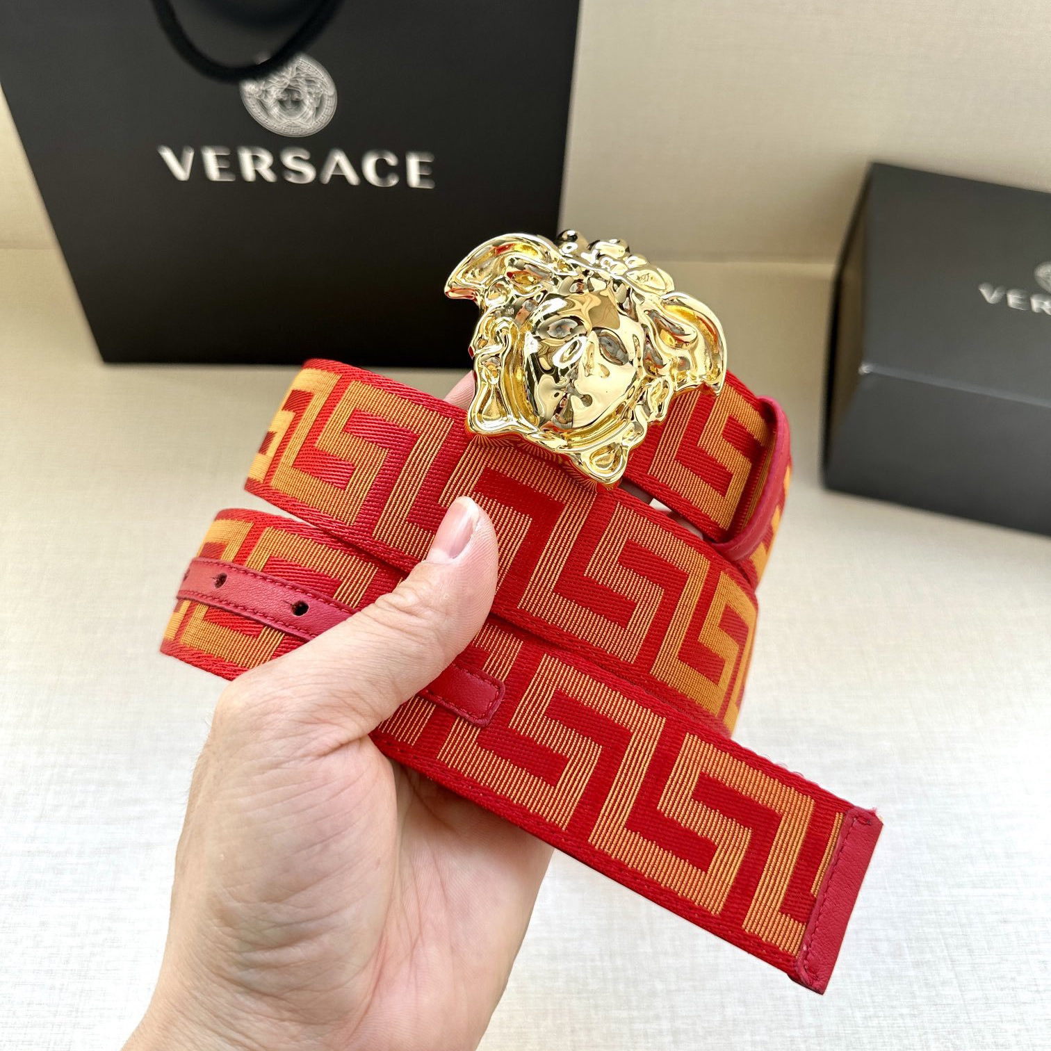 Versace Leather It Has A Thick Touch With Clear And Distinct Printing Patterns It Is A Fashionable And Classic Men's Belt A Designer Belt A Casual And Smooth Buckle Belt For Both Women And Men With A Width Of 3.8cm And With Box