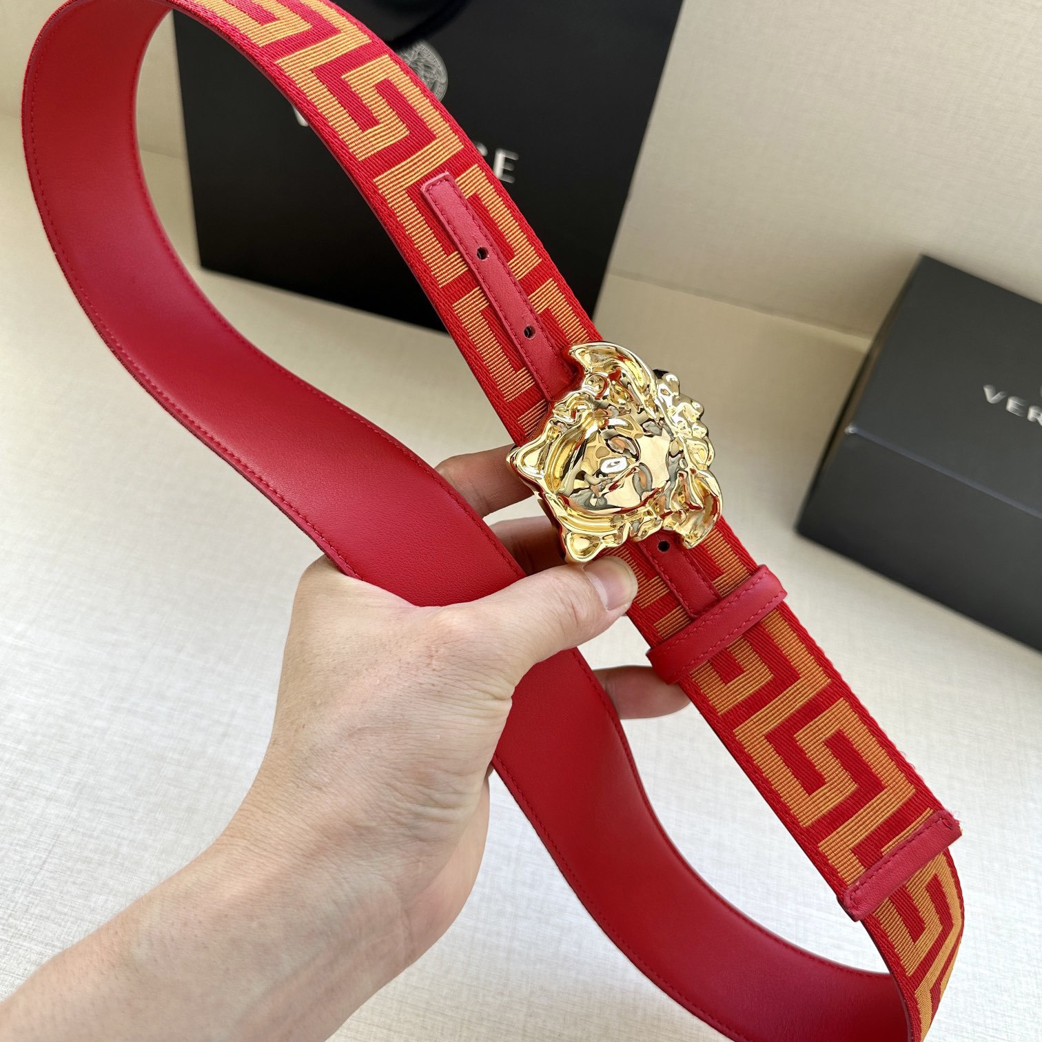 Versace Leather It Has A Thick Touch With Clear And Distinct Printing Patterns It Is A Fashionable And Classic Men's Belt A Designer Belt A Casual And Smooth Buckle Belt For Both Women And Men With A Width Of 3.8cm And With Box