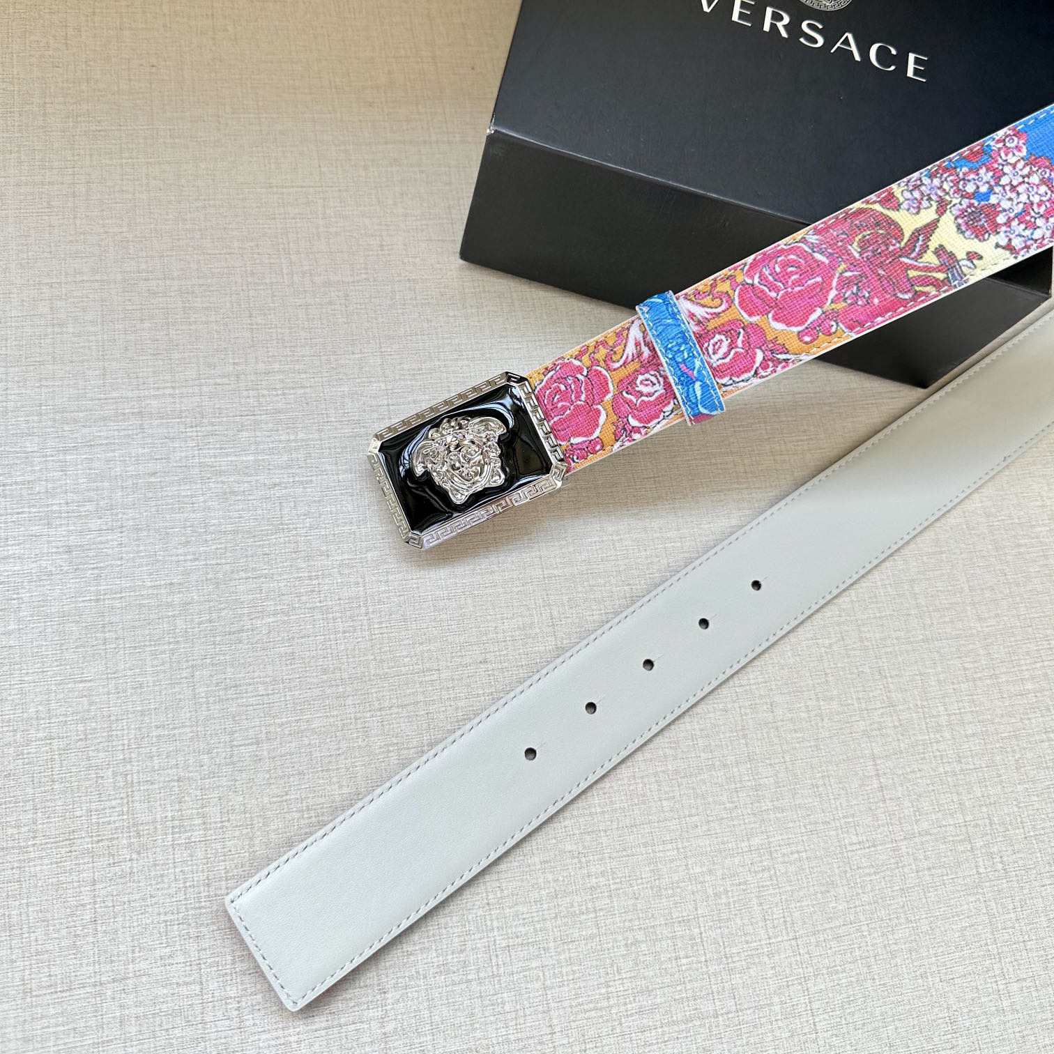 Versace Leather It Has A Thick Touch With Clear And Distinct Printing Patterns It Is A Fashionable And Classic Womens Belt A Designer Belt A Casual And Smooth Buckle Belt For Women With A Width Of 4.0cm And With Box