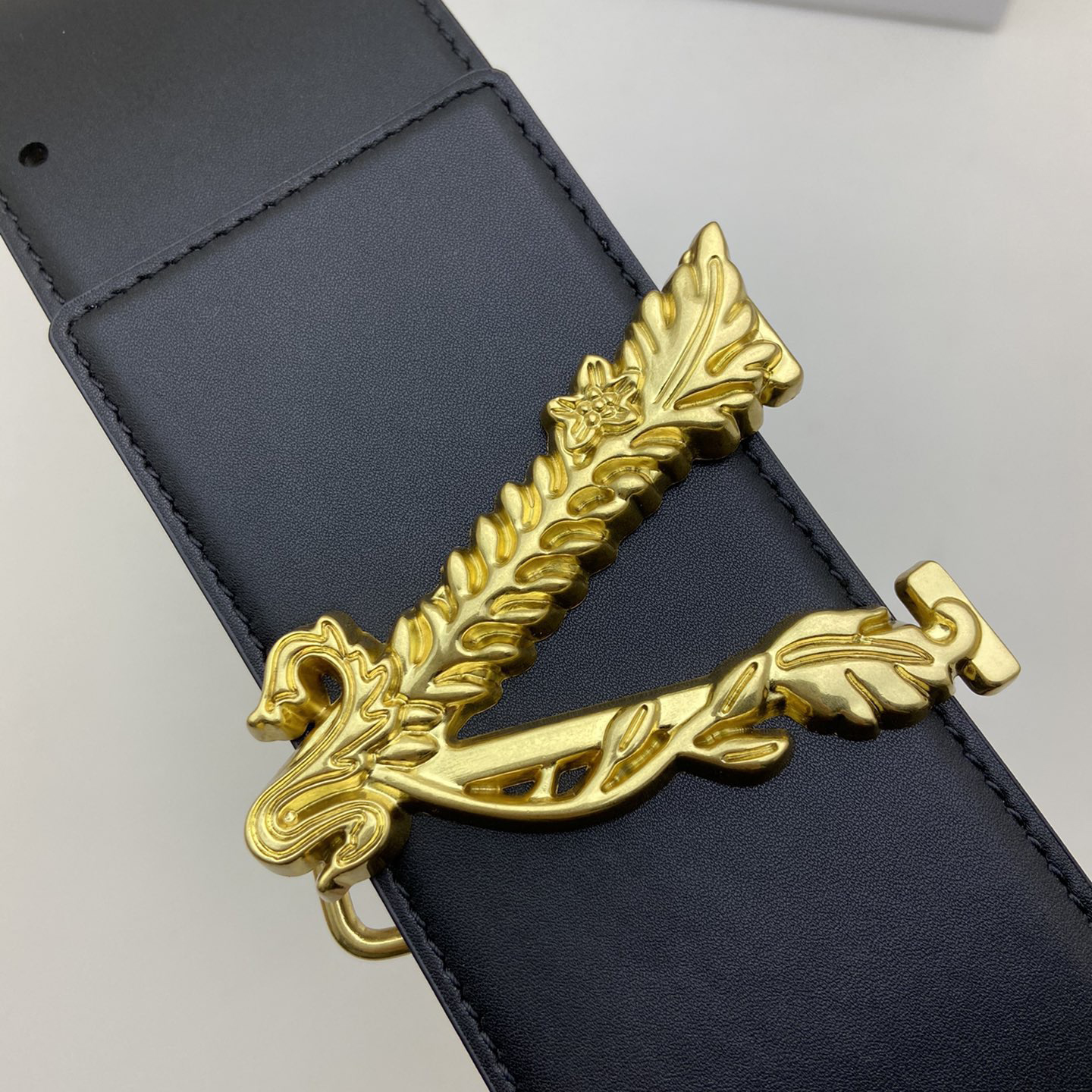 Versace Designer Belt Men Belts Women's Brand Belt Luxury Belt Features A Double-Sided Cowhide Matte Bottom With A Super Soft Feel Exclusive Customization Of Antique Gold Patterned Hardware Elegant And Luxurious Casual Style Fashionable Taste