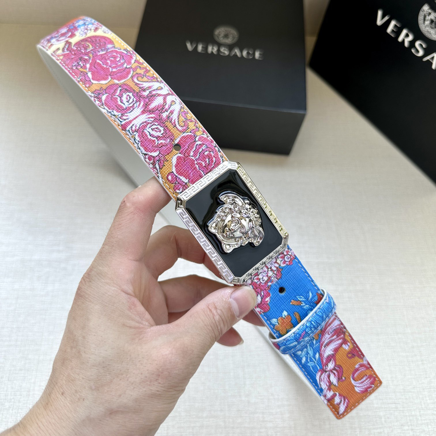 Versace Leather It Has A Thick Touch With Clear And Distinct Printing Patterns It Is A Fashionable And Classic Womens Belt A Designer Belt A Casual And Smooth Buckle Belt For Women With A Width Of 4.0cm And With Box