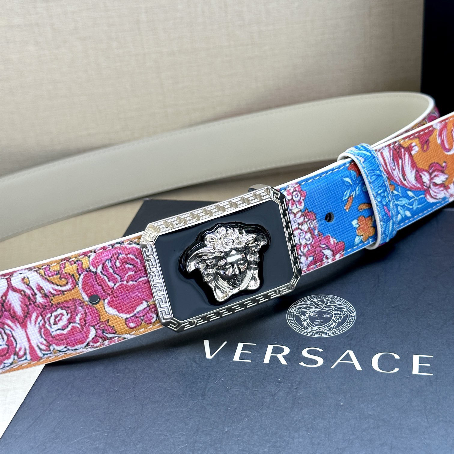 Versace Leather It Has A Thick Touch With Clear And Distinct Printing Patterns It Is A Fashionable And Classic Womens Belt A Designer Belt A Casual And Smooth Buckle Belt For Women With A Width Of 4.0cm And With Box