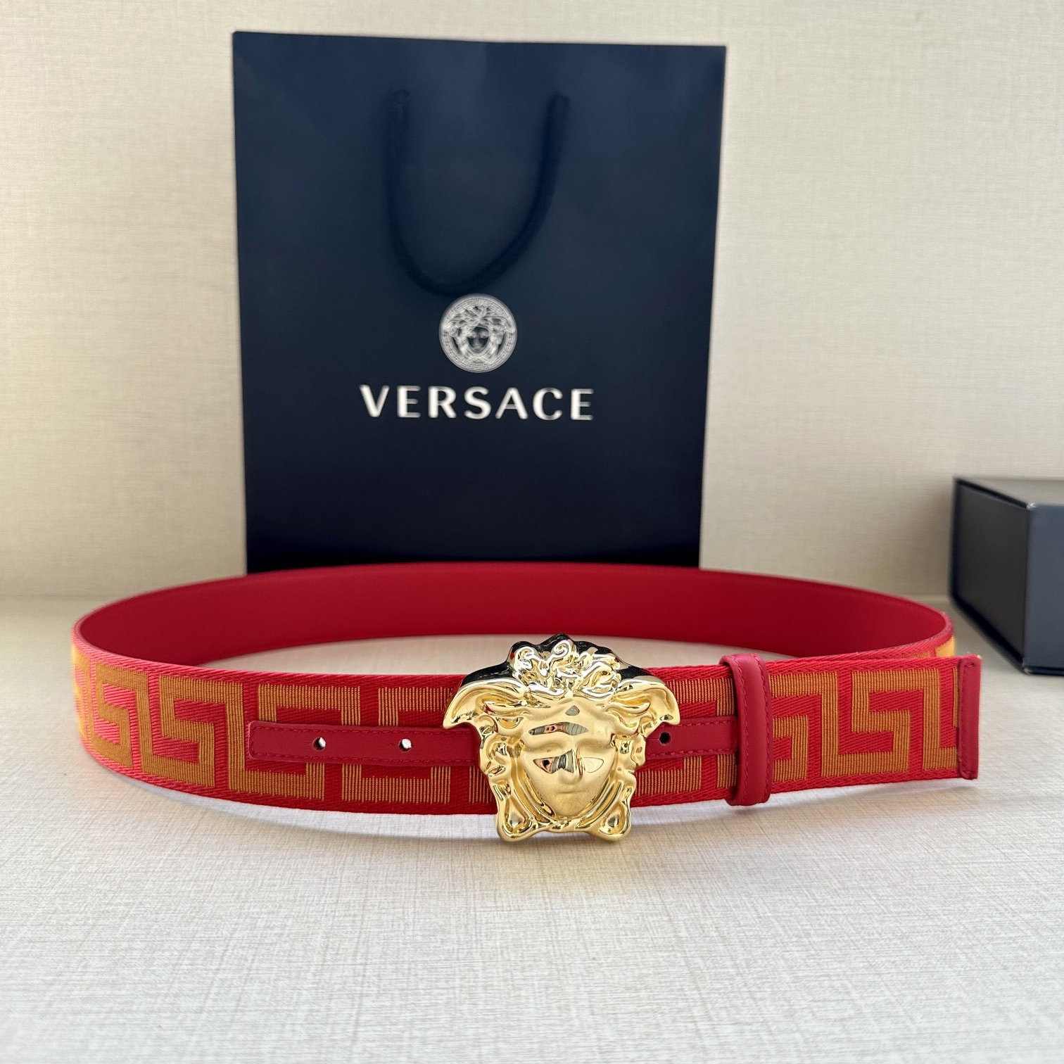 Versace Leather It Has A Thick Touch With Clear And Distinct Printing Patterns It Is A Fashionable And Classic Men's Belt A Designer Belt A Casual And Smooth Buckle Belt For Both Women And Men With A Width Of 3.8cm And With Box