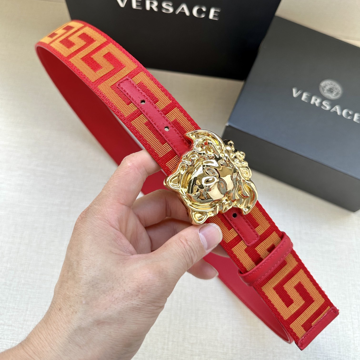 Versace Leather It Has A Thick Touch With Clear And Distinct Printing Patterns It Is A Fashionable And Classic Men's Belt A Designer Belt A Casual And Smooth Buckle Belt For Both Women And Men With A Width Of 3.8cm And With Box