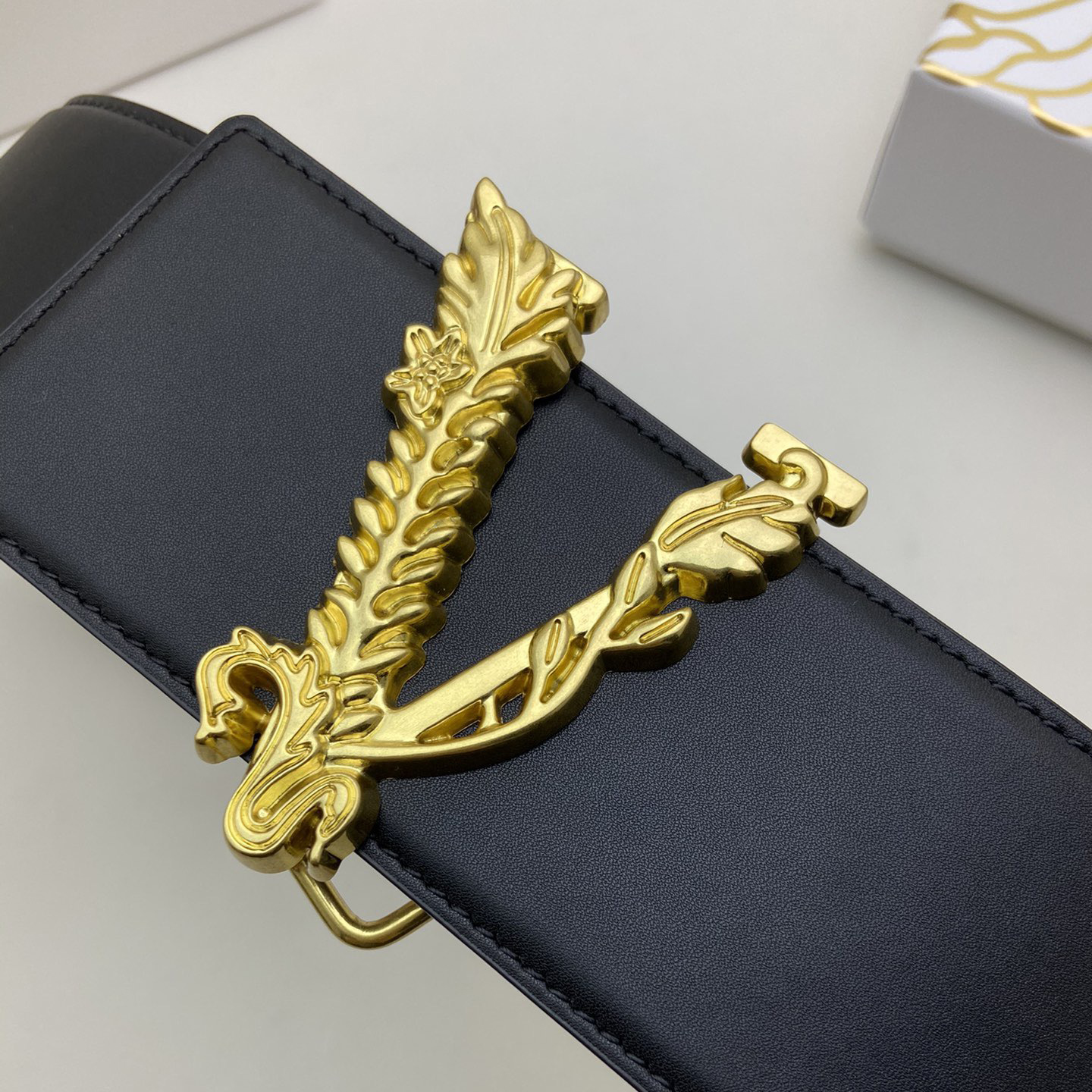 Versace Designer Belt Men Belts Women's Brand Belt Luxury Belt Features A Double-Sided Cowhide Matte Bottom With A Super Soft Feel Exclusive Customization Of Antique Gold Patterned Hardware Elegant And Luxurious Casual Style Fashionable Taste