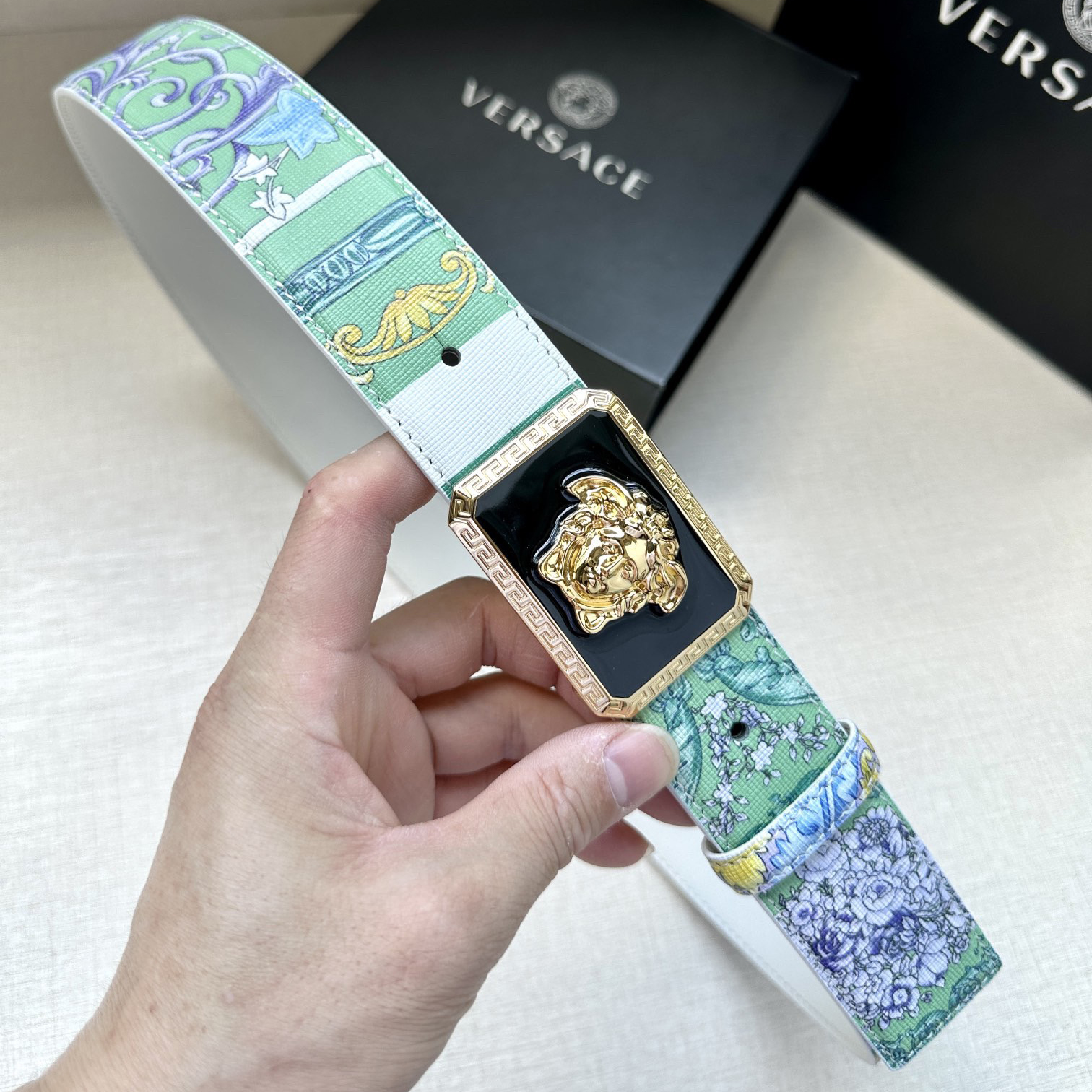 Versace Leather It Has A Thick Touch With Clear And Distinct Printing Patterns It Is A Fashionable And Classic Womens Belt A Designer Belt A Casual And Smooth Buckle Belt For Women With A Width Of 4.0cm And With Box