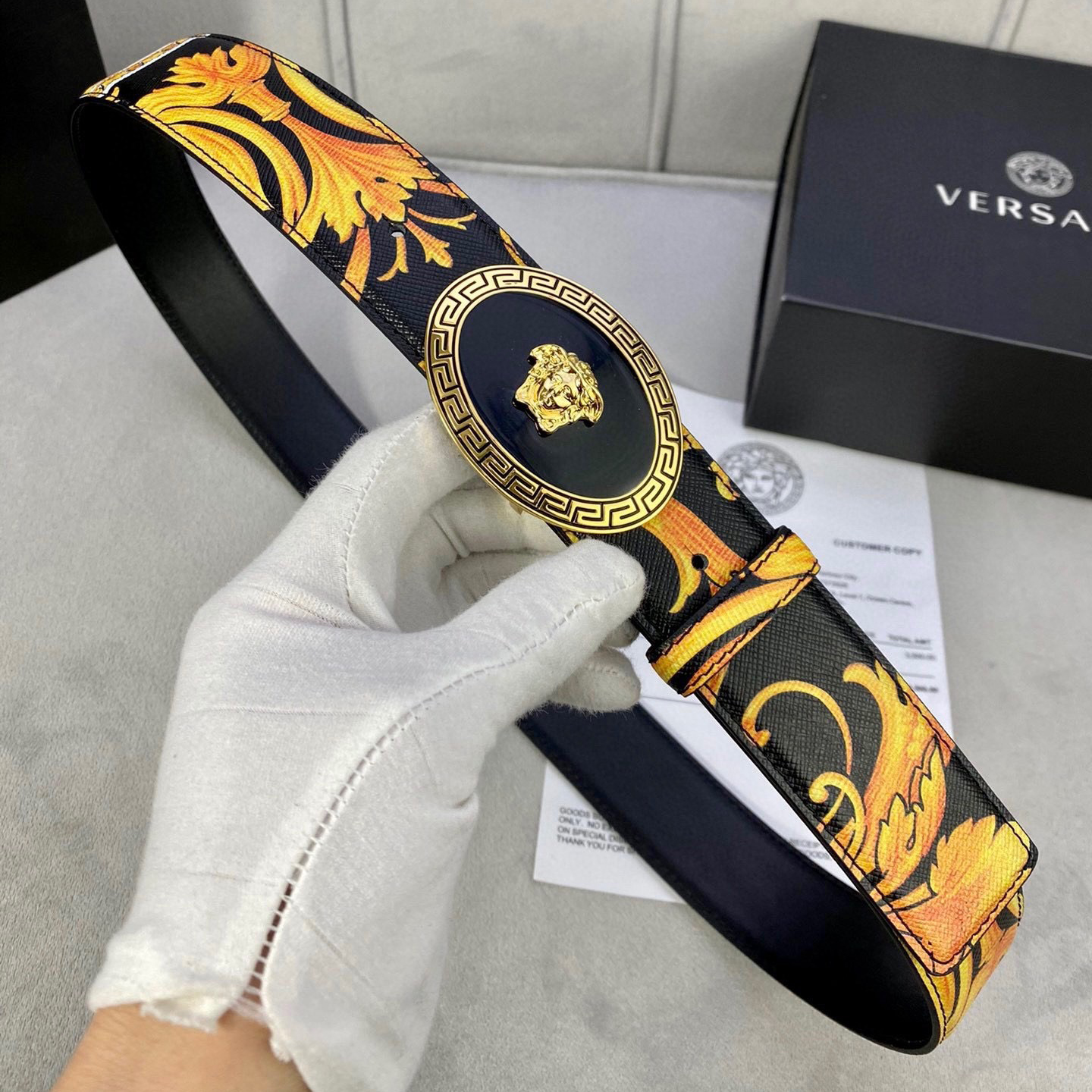 Versace Leather It Has A Thick Touch With Clear And Distinct Printing Patterns It Is A Fashionable And Classic Men's Belt A Designer Belt A Casual And Smooth Buckle Belt For Both Women And Men With A Width Of 4.0cm And With Box
