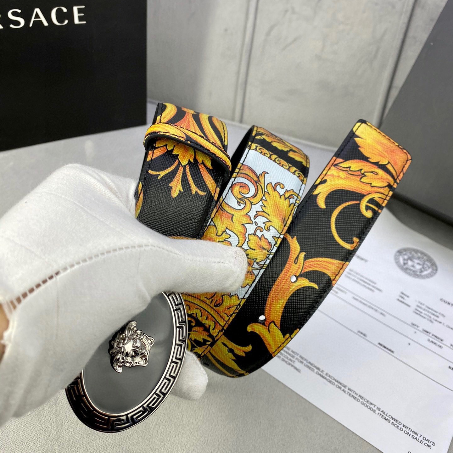 Versace Leather It Has A Thick Touch With Clear And Distinct Printing Patterns It Is A Fashionable And Classic Men's Belt A Designer Belt A Casual And Smooth Buckle Belt For Both Women And Men With A Width Of 4.0cm And With Box