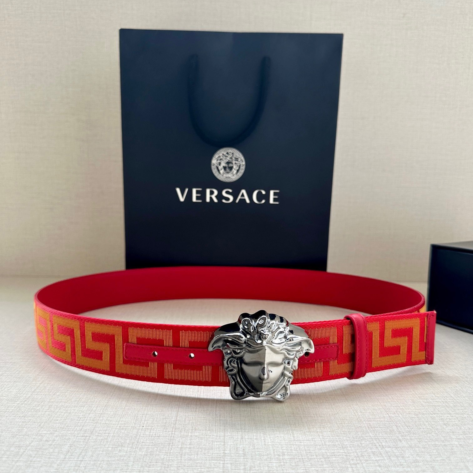 Versace Leather It Has A Thick Touch With Clear And Distinct Printing Patterns It Is A Fashionable And Classic Men's Belt A Designer Belt A Casual And Smooth Buckle Belt For Both Women And Men With A Width Of 3.8cm And With Box
