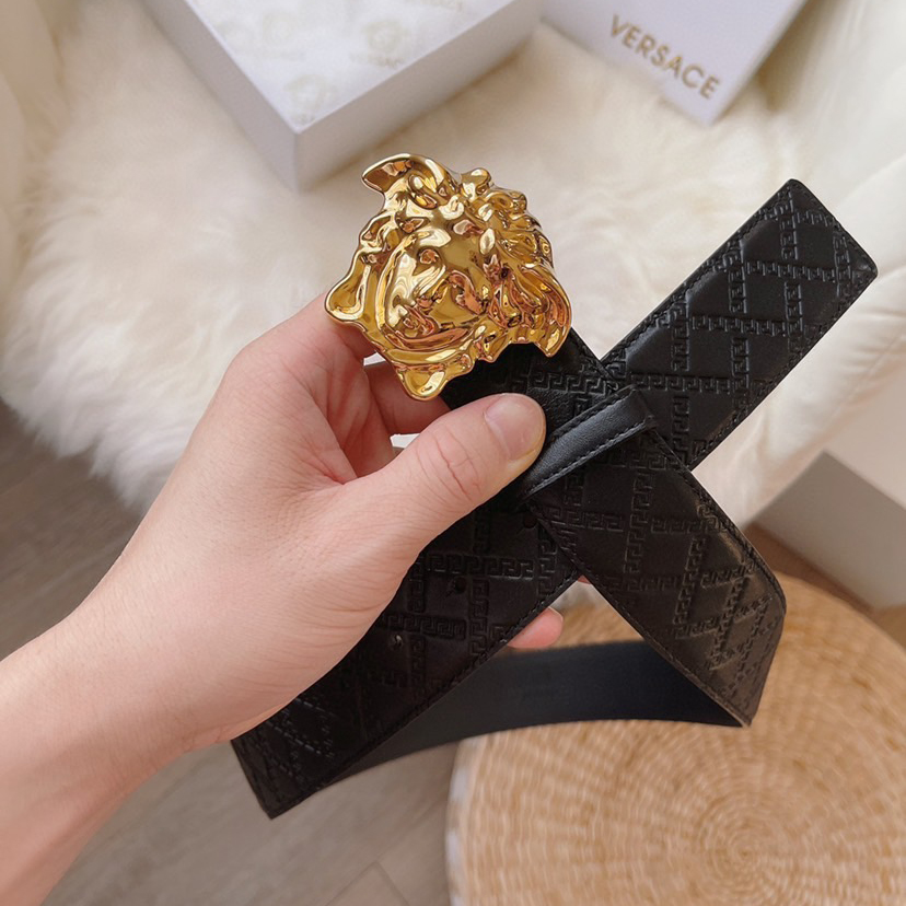 Versace Leather It Has A Thick Touch With Clear And Distinct Printing Patterns It Is A Fashionable And Classic Men's Belt A Designer Belt A Casual And Smooth Buckle Belt For Both Women And Men With A Width Of 4.0cm And With Box