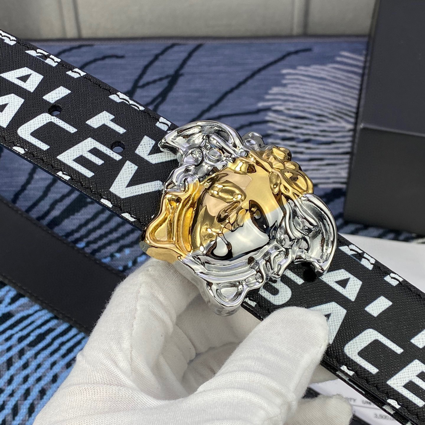 Versace Leather It Has A Thick Touch With Clear And Distinct Printing Patterns It Is A Fashionable And Classic Men's Belt A Designer Belt A Casual And Smooth Buckle Belt For Both Women And Men With A Width Of 4.0cm And With Box