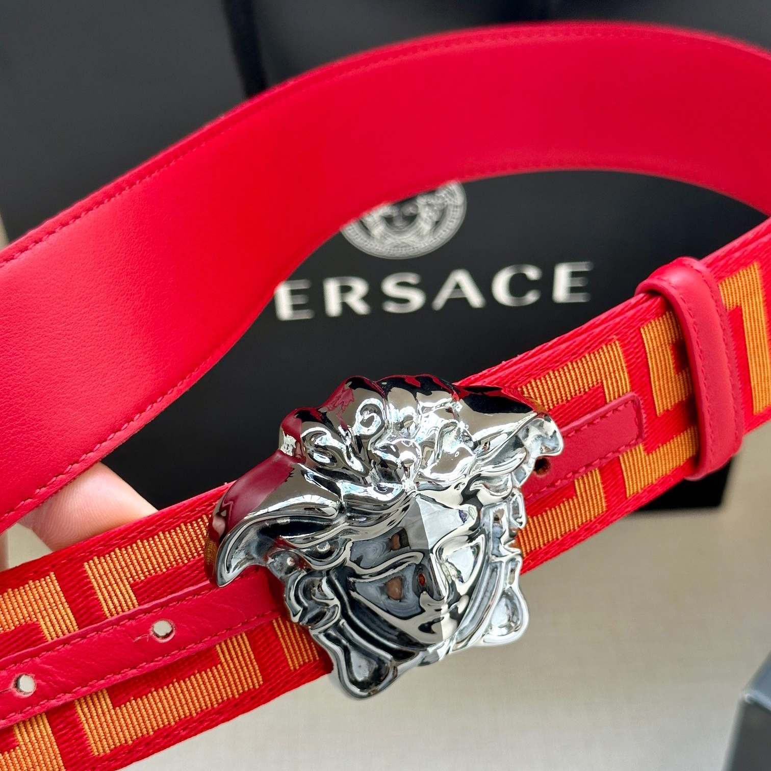 Versace Leather It Has A Thick Touch With Clear And Distinct Printing Patterns It Is A Fashionable And Classic Men's Belt A Designer Belt A Casual And Smooth Buckle Belt For Both Women And Men With A Width Of 3.8cm And With Box