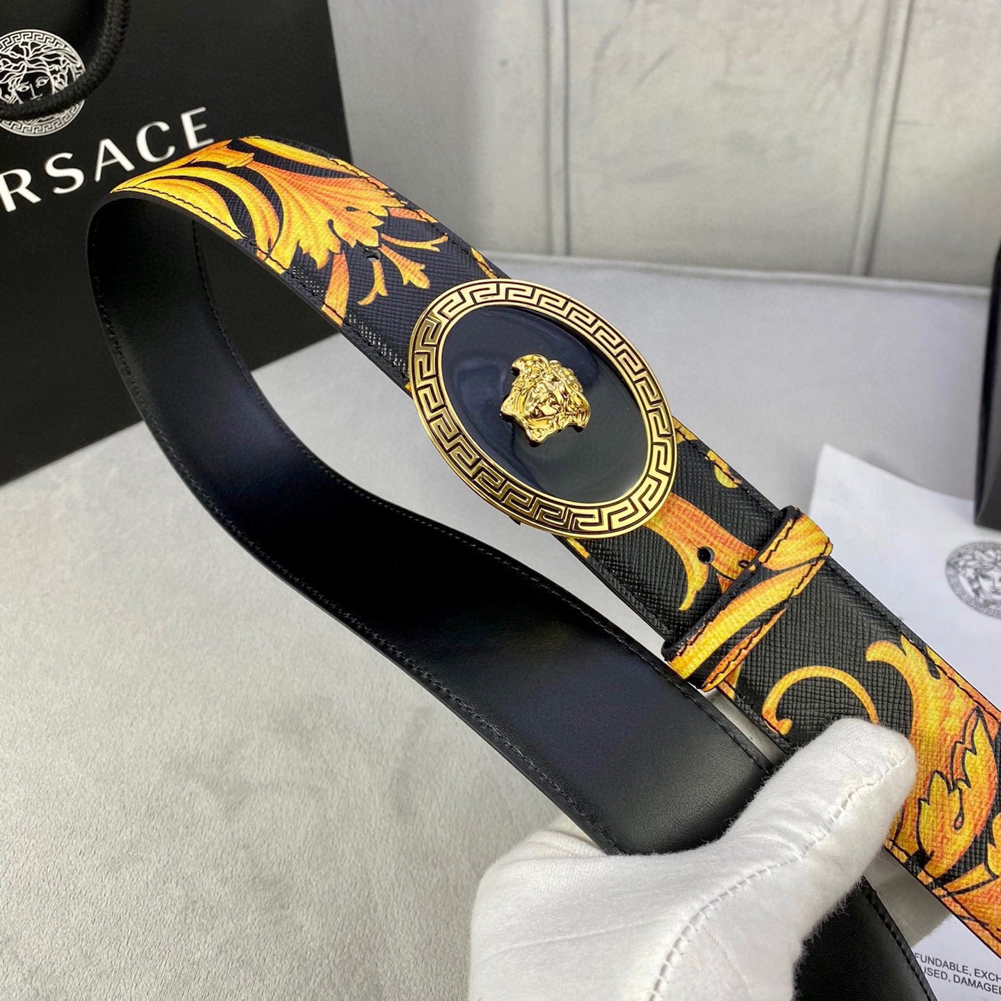 Versace Leather It Has A Thick Touch With Clear And Distinct Printing Patterns It Is A Fashionable And Classic Men's Belt A Designer Belt A Casual And Smooth Buckle Belt For Both Women And Men With A Width Of 4.0cm And With Box