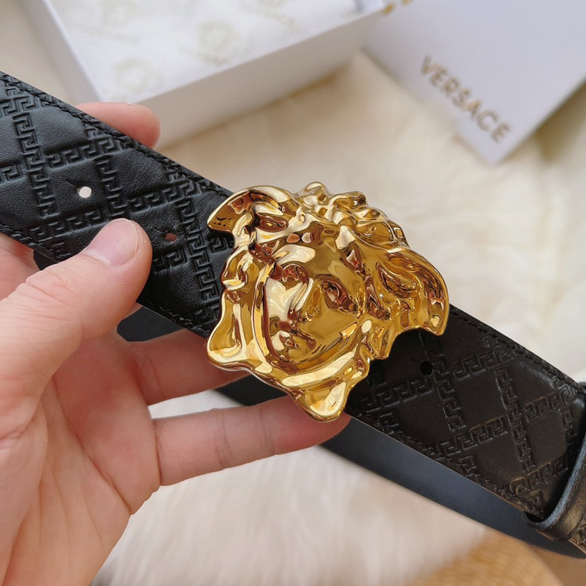 Versace Leather It Has A Thick Touch With Clear And Distinct Printing Patterns It Is A Fashionable And Classic Men's Belt A Designer Belt A Casual And Smooth Buckle Belt For Both Women And Men With A Width Of 4.0cm And With Box