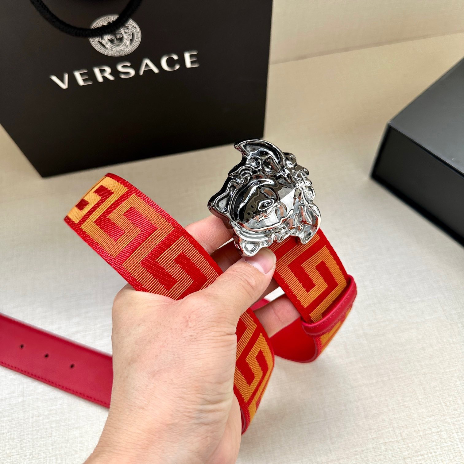 Versace Leather It Has A Thick Touch With Clear And Distinct Printing Patterns It Is A Fashionable And Classic Men's Belt A Designer Belt A Casual And Smooth Buckle Belt For Both Women And Men With A Width Of 3.8cm And With Box