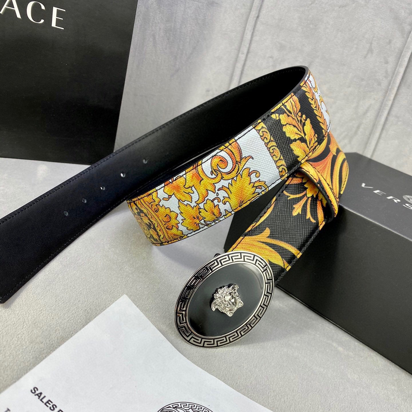 Versace Leather It Has A Thick Touch With Clear And Distinct Printing Patterns It Is A Fashionable And Classic Men's Belt A Designer Belt A Casual And Smooth Buckle Belt For Both Women And Men With A Width Of 4.0cm And With Box
