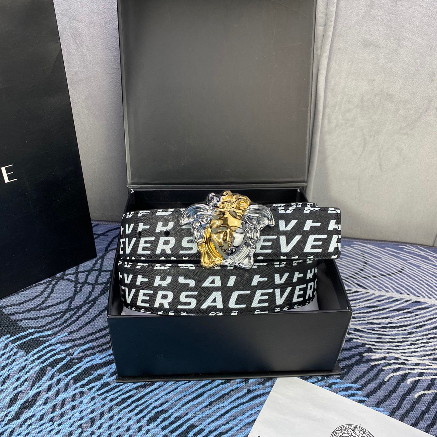 Versace Leather It Has A Thick Touch With Clear And Distinct Printing Patterns It Is A Fashionable And Classic Men's Belt A Designer Belt A Casual And Smooth Buckle Belt For Both Women And Men With A Width Of 4.0cm And With Box