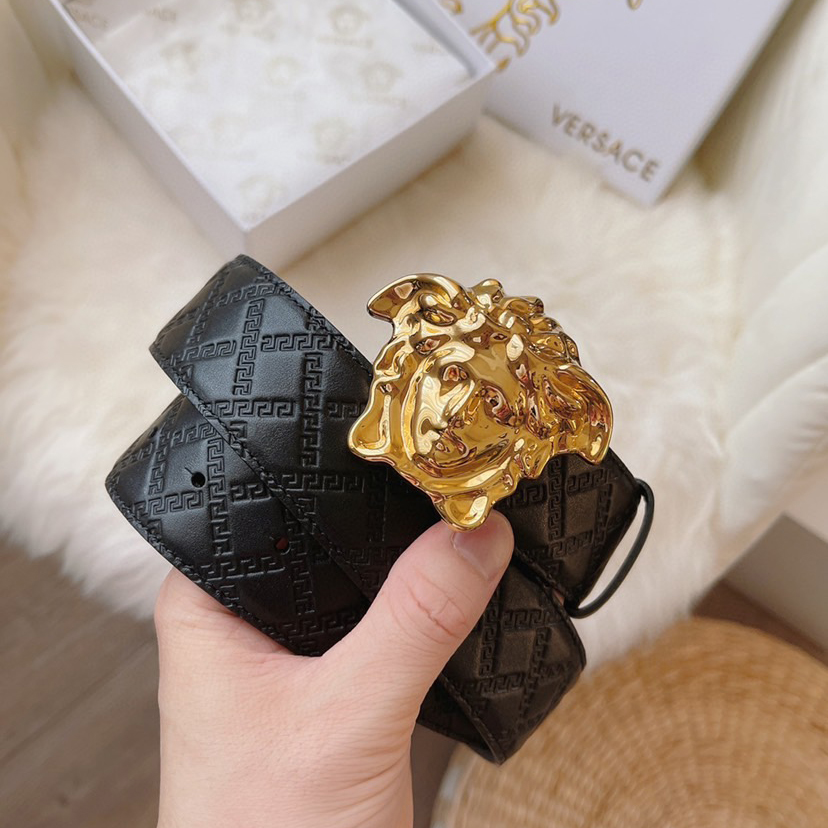 Versace Leather It Has A Thick Touch With Clear And Distinct Printing Patterns It Is A Fashionable And Classic Men's Belt A Designer Belt A Casual And Smooth Buckle Belt For Both Women And Men With A Width Of 4.0cm And With Box