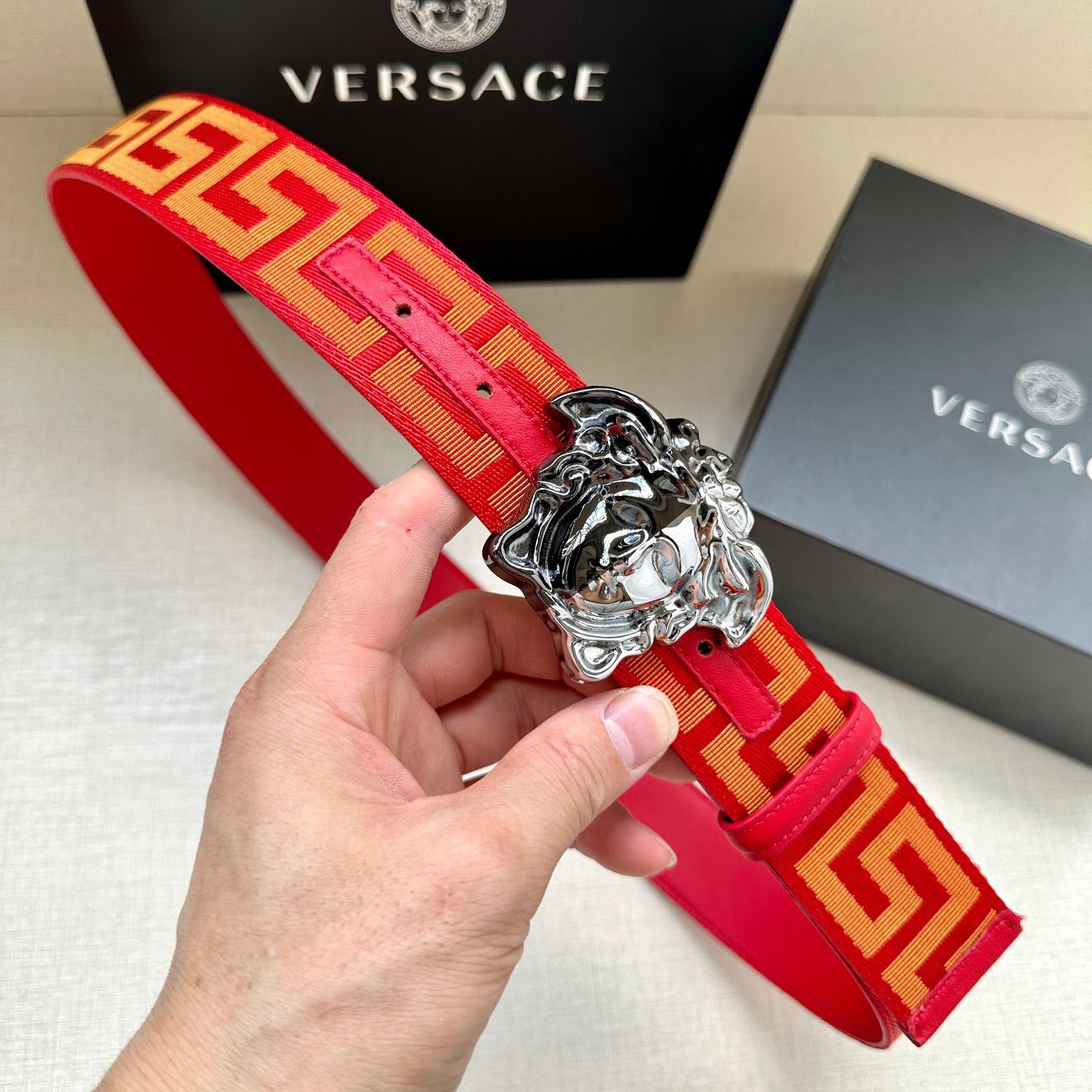 Versace Leather It Has A Thick Touch With Clear And Distinct Printing Patterns It Is A Fashionable And Classic Men's Belt A Designer Belt A Casual And Smooth Buckle Belt For Both Women And Men With A Width Of 3.8cm And With Box