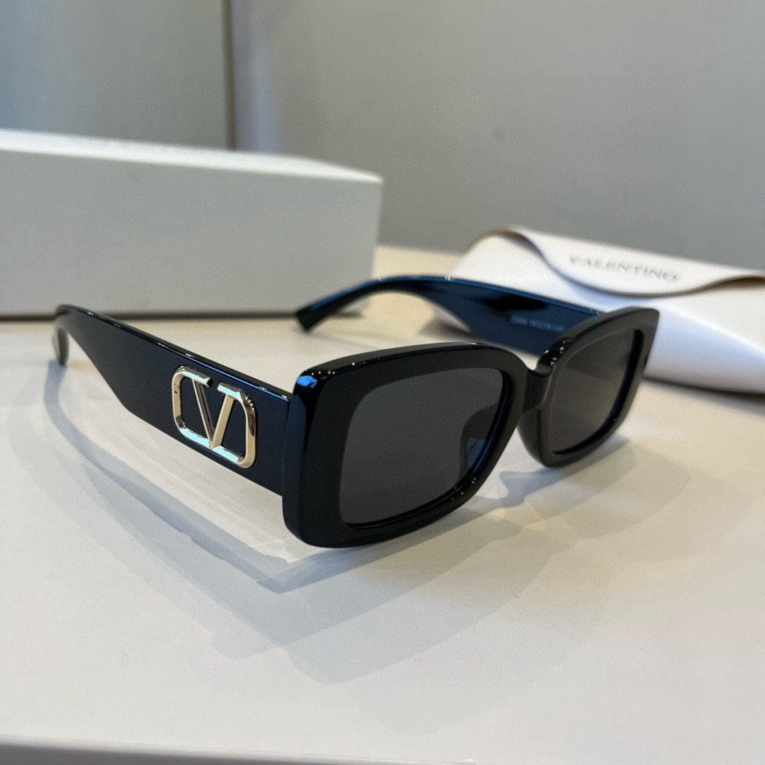 Valentino Sunglasses Fashion Glasses Oval Frame Designer Sunglass Womens Anti-Radiation Polarized Lenses Mens Retro Eyeglasses With Box