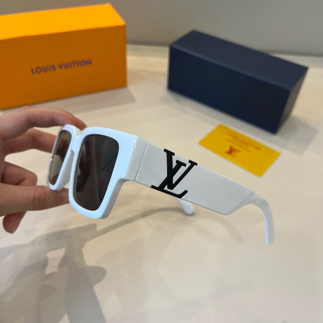 LV Sunglasses Fashion Glasses Oval Frame Designer Sunglass Womens Anti-Radiation Polarized Lenses Mens Retro Eyeglasses With Box