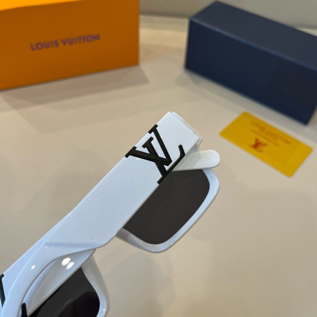 LV Sunglasses Fashion Glasses Oval Frame Designer Sunglass Womens Anti-Radiation Polarized Lenses Mens Retro Eyeglasses With Box