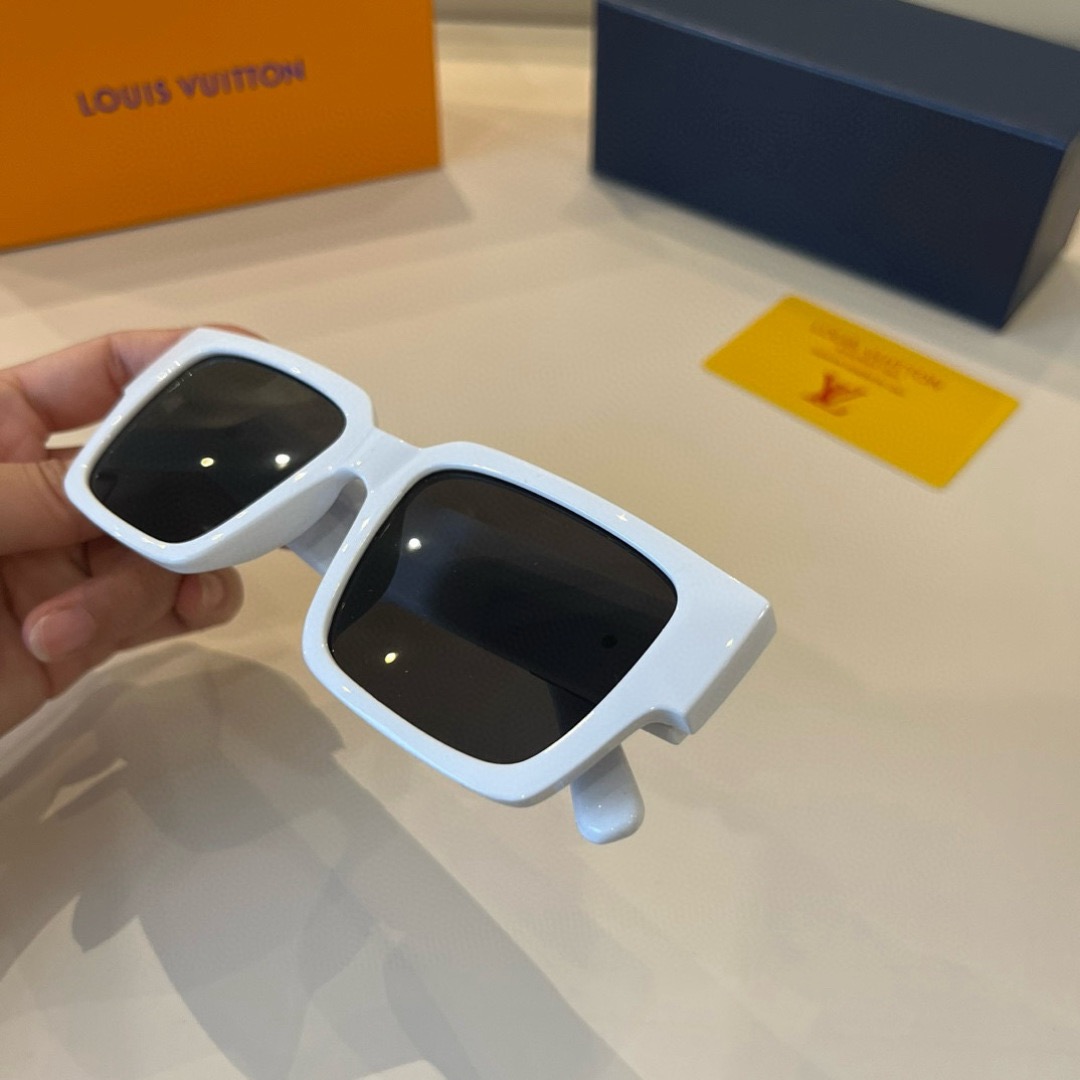 LV Sunglasses Fashion Glasses Oval Frame Designer Sunglass Womens Anti-Radiation Polarized Lenses Mens Retro Eyeglasses With Box