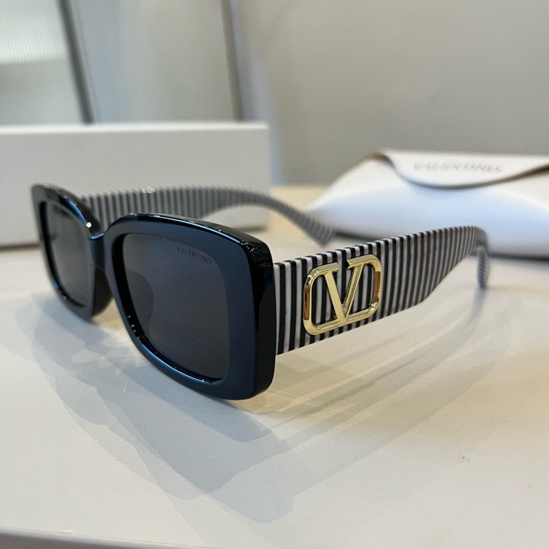 Valentino Sunglasses Fashion Glasses Oval Frame Designer Sunglass Womens Anti-Radiation Polarized Lenses Mens Retro Eyeglasses With Box