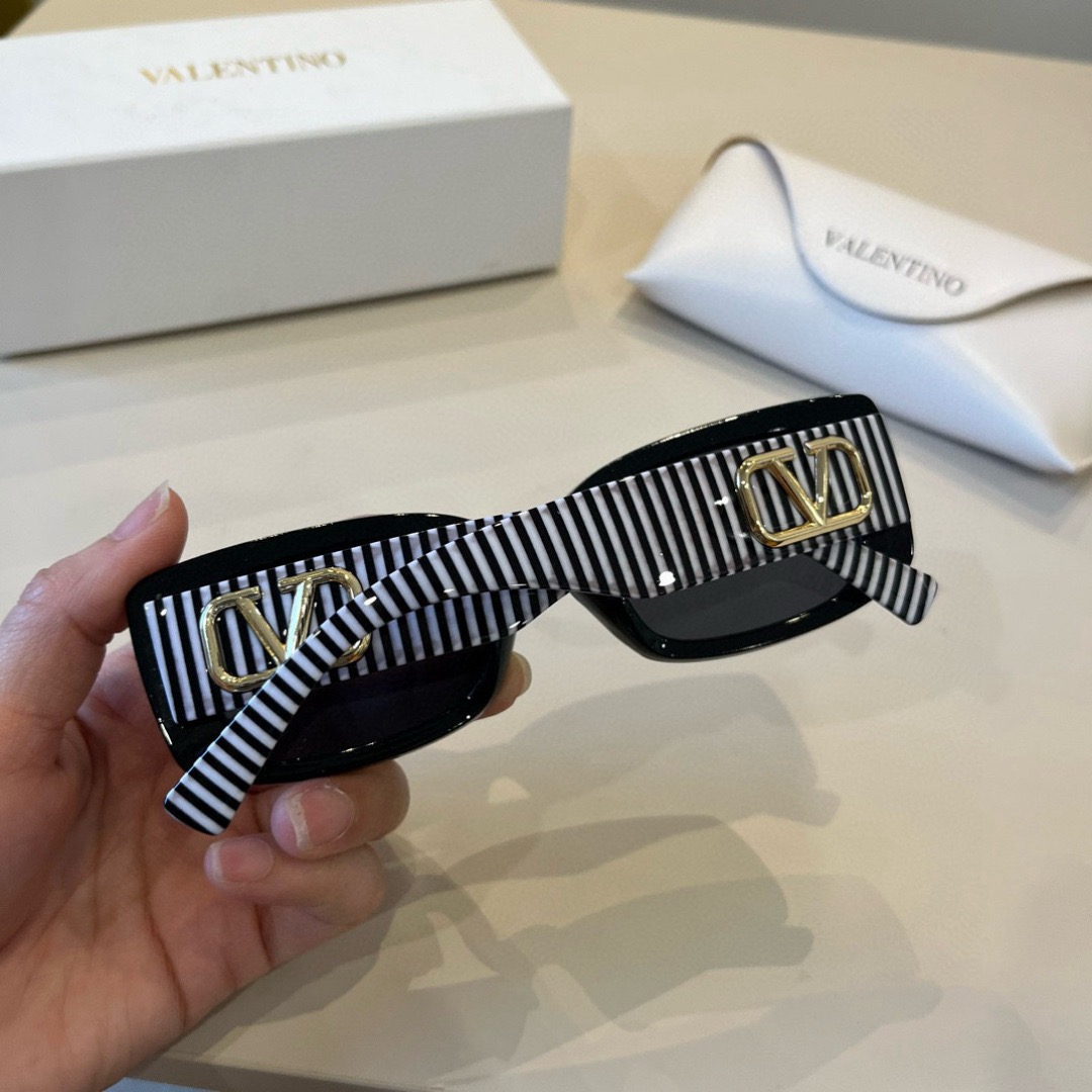 Valentino Sunglasses Fashion Glasses Oval Frame Designer Sunglass Womens Anti-Radiation Polarized Lenses Mens Retro Eyeglasses With Box