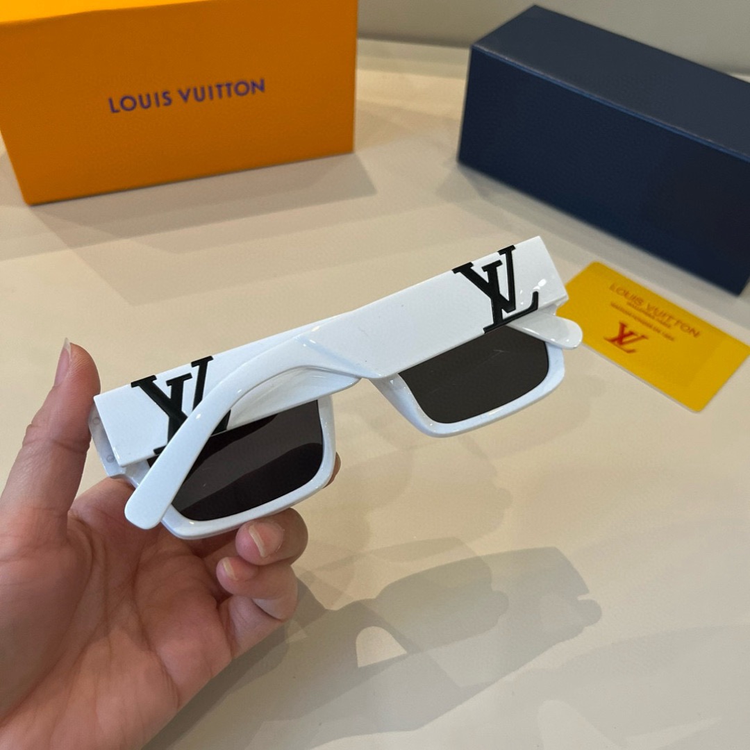 LV Sunglasses Fashion Glasses Oval Frame Designer Sunglass Womens Anti-Radiation Polarized Lenses Mens Retro Eyeglasses With Box