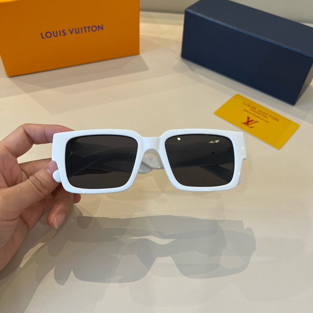 LV Sunglasses Fashion Glasses Oval Frame Designer Sunglass Womens Anti-Radiation Polarized Lenses Mens Retro Eyeglasses With Box
