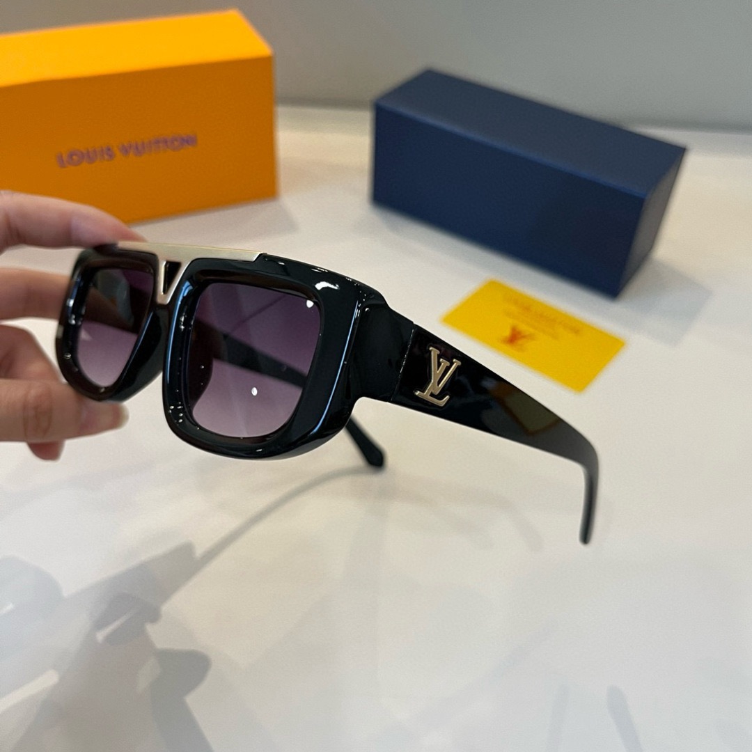 LV Sunglasses Fashion Glasses Oval Frame Designer Sunglass Womens Anti-Radiation Polarized Lenses Mens Retro Eyeglasses With Box