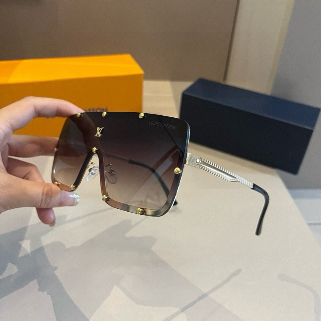 LV Designer Sunglasses Men For Women Oval Frame Metal Mirror Legs Sunglasses Retro Small Round Frame Sexy Little Women Fashion Luxury Glasses With Box