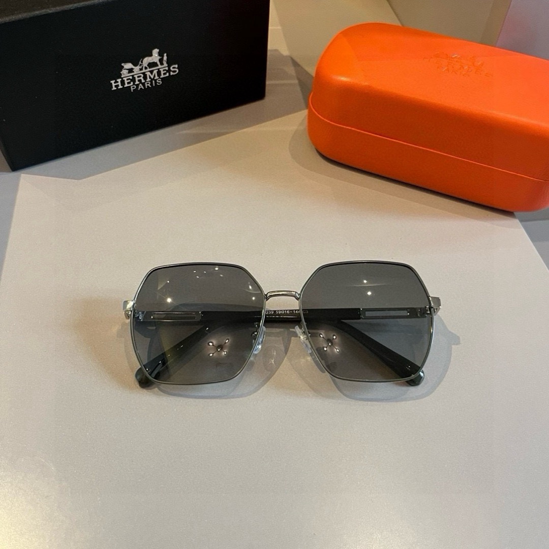 Hermes Designer Sunglasses Men For Women Oval Frame Metal Mirror Legs Sunglasses Retro Frame Sexy Little Women Fashion Luxury Glasses With Box