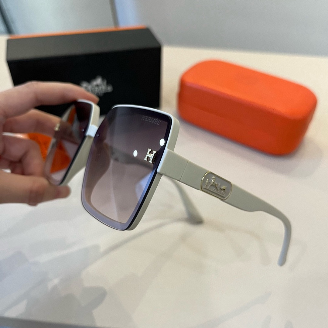 Hermes Sunglasses Fashion Glasses Oval Frame Designer Sunglass Womens Anti-Radiation Polarized Lenses Mens Retro Eyeglasses With Box