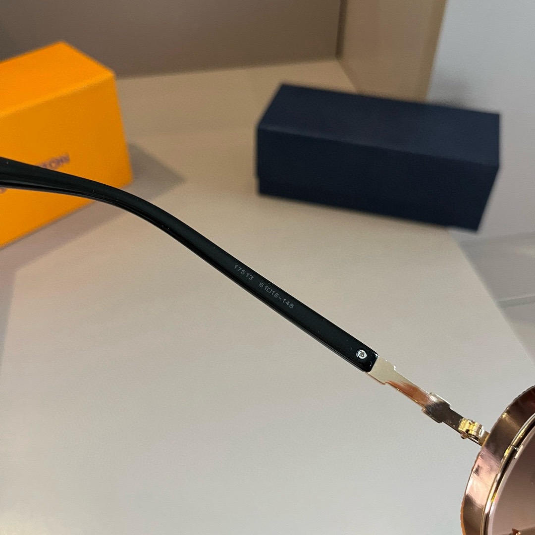 LV Designer Sunglasses For Women Luxury Mens Sunglasses Classic Rectangular Metal Frame Glasses Goggle Outdoor Beach Sun Protection Glasses Driving Sun Glasses