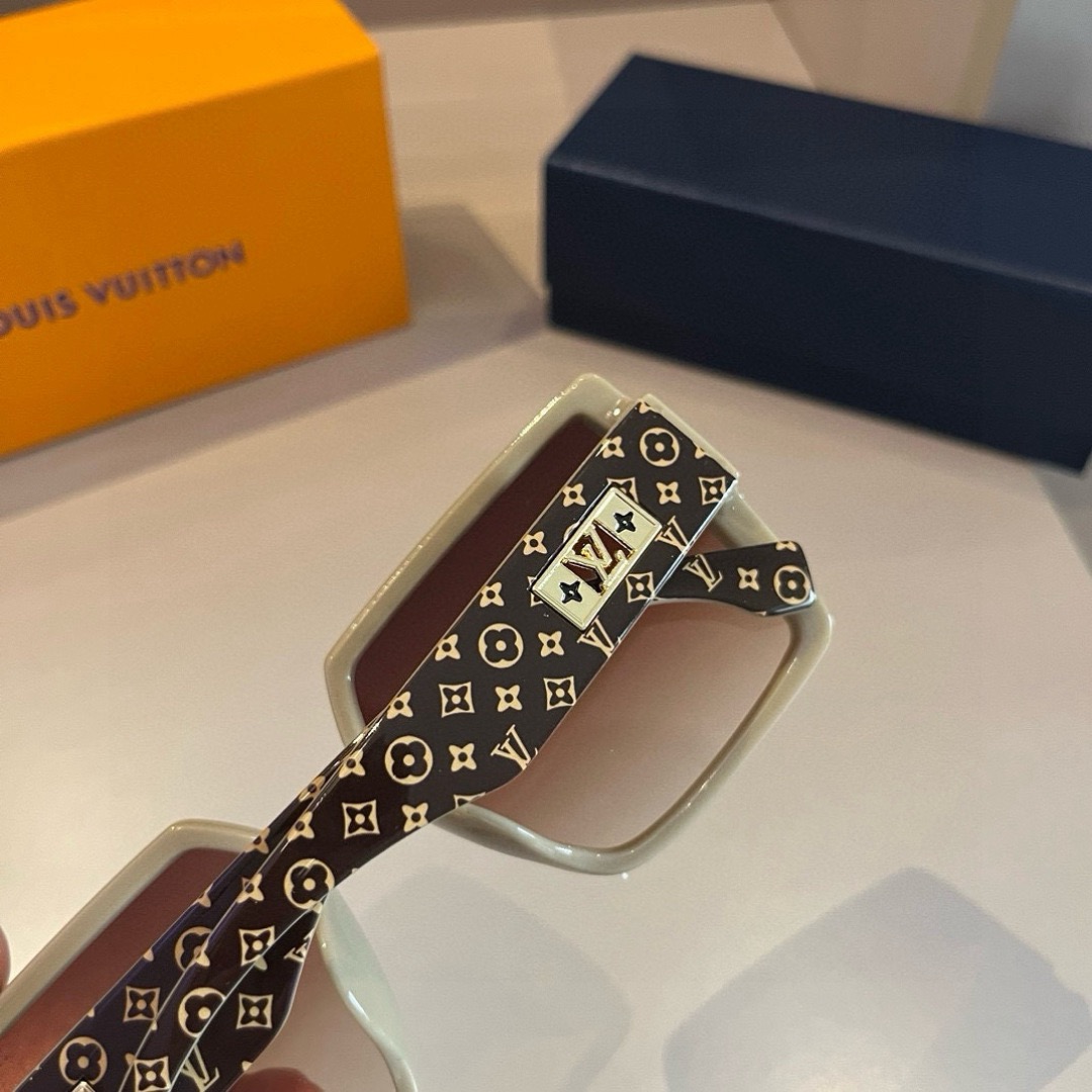 LV Sunglasses Fashion Glasses Frame Designer Sunglass Womens Anti-Radiation Polarized Lenses Mens Retro Eyeglasses With Box