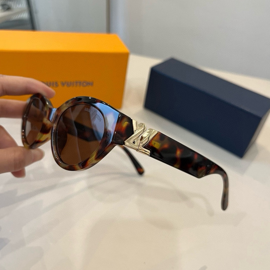 LV Designer Sunglasses Men For Women Oval Frame Mirror Sunglasses Retro Small Frame Sexy Little Women Fashion Luxury Glasses With Box