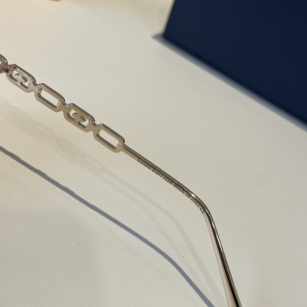 LV Designer Sunglasses Men For Women Oval Frame Metal Mirror Legs Sunglasses Retro Frame Sexy Little Women Fashion Luxury Glasses With Box