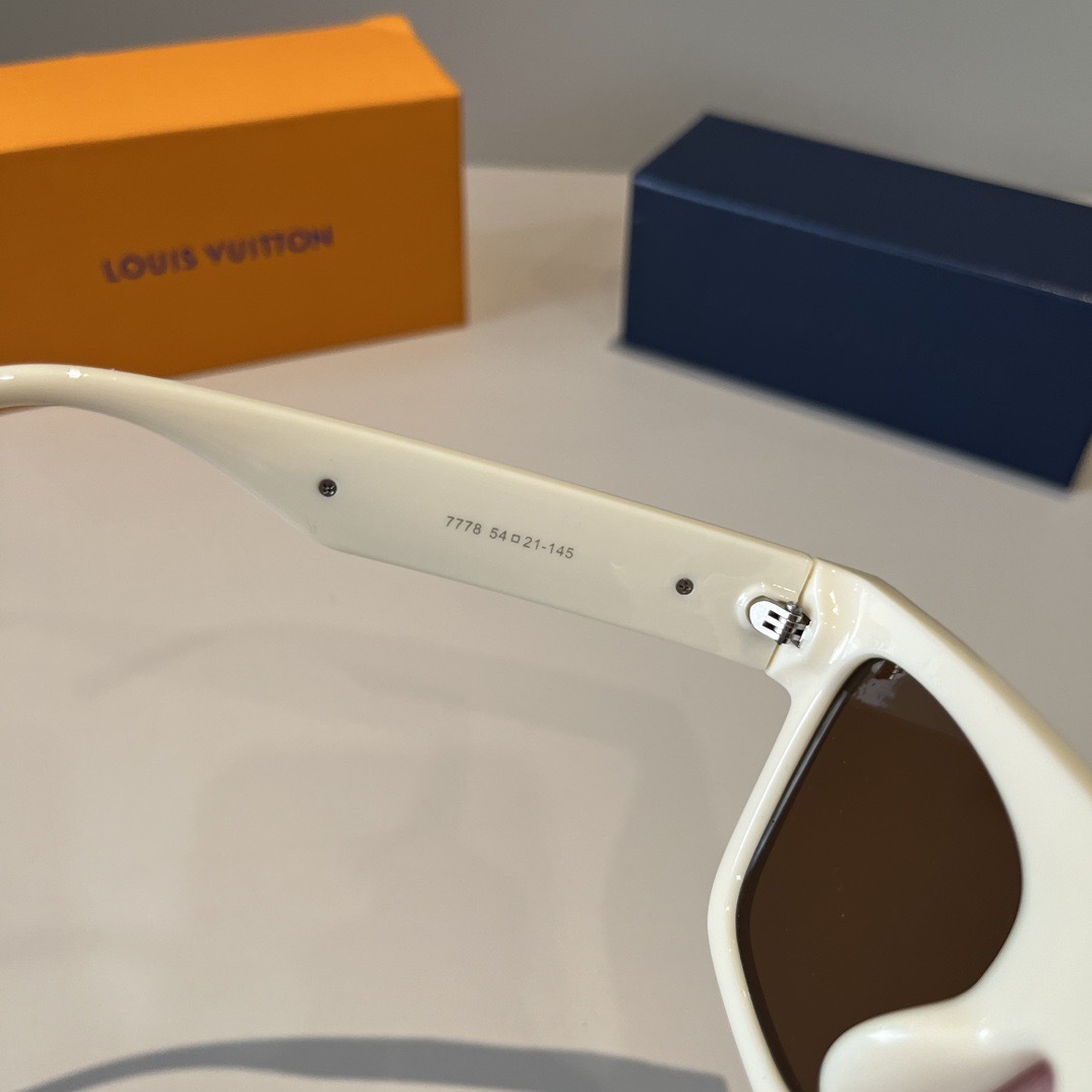 LV Sunglasses Fashion Glasses Oval Frame Designer Sunglass Womens Anti-Radiation Polarized Lenses Mens Retro Eyeglasses With Box