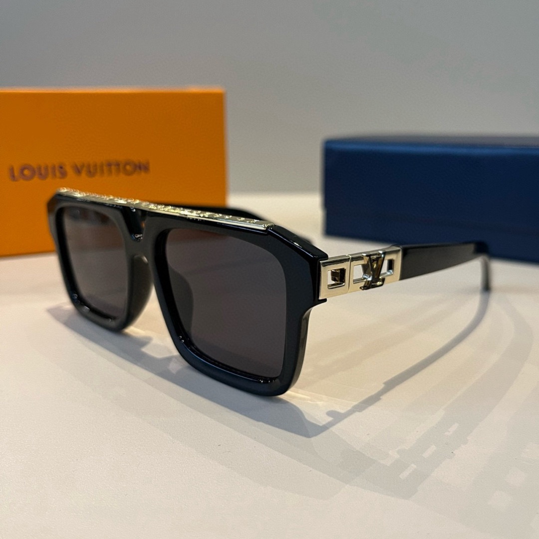 LV Sunglasses Fashion Glasses Oval Frame Designer Sunglass Womens Anti-Radiation Polarized Lenses Mens Retro Eyeglasses With Box