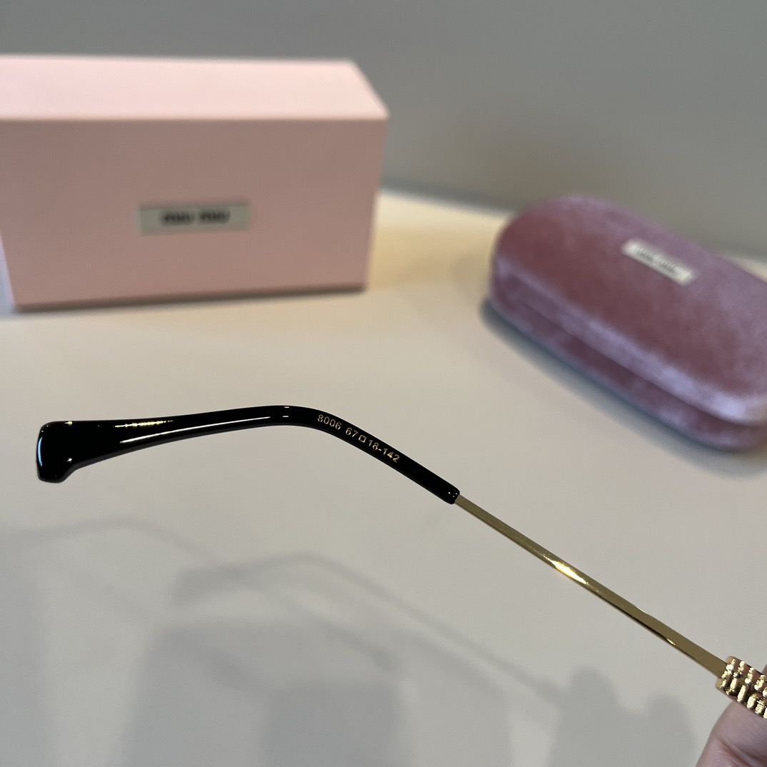 MIU MIU Designer Sunglasses Men For Women Oval Frame Metal Mirror Legs Sunglasses Retro Frame Sexy Little Women Fashion Luxury Glasses With Box