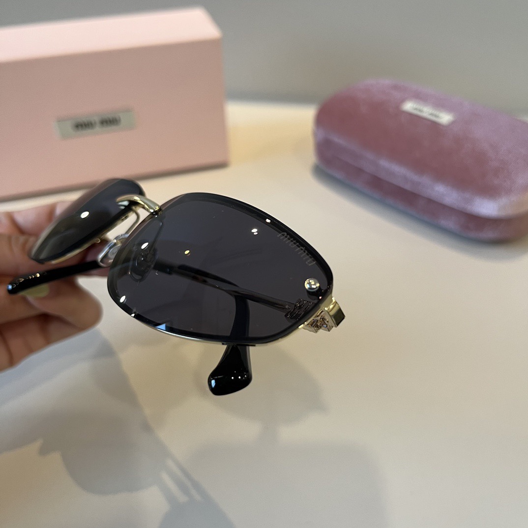 MIU MIU Designer Sunglasses Men For Women Oval Frame Metal Mirror Legs Sunglasses Retro Frame Sexy Little Women Fashion Luxury Glasses With Box